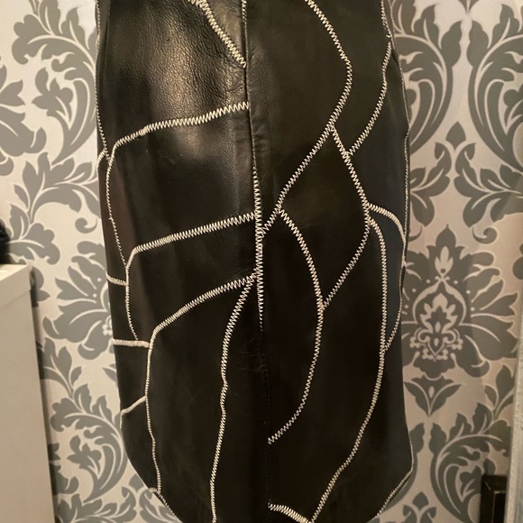 Danier leather mini skirt - Picture 2 of 8